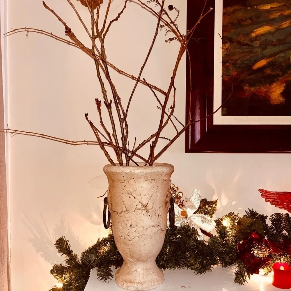 N/A decorative urn